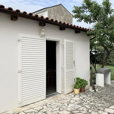 Sunny Grandma'S Garden Apartment Baska  Exterior photo