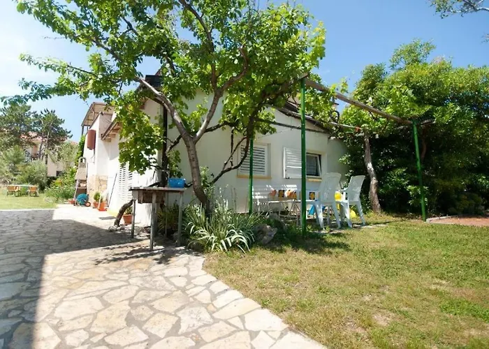 Sunny Grandma\'S Garden Apartment